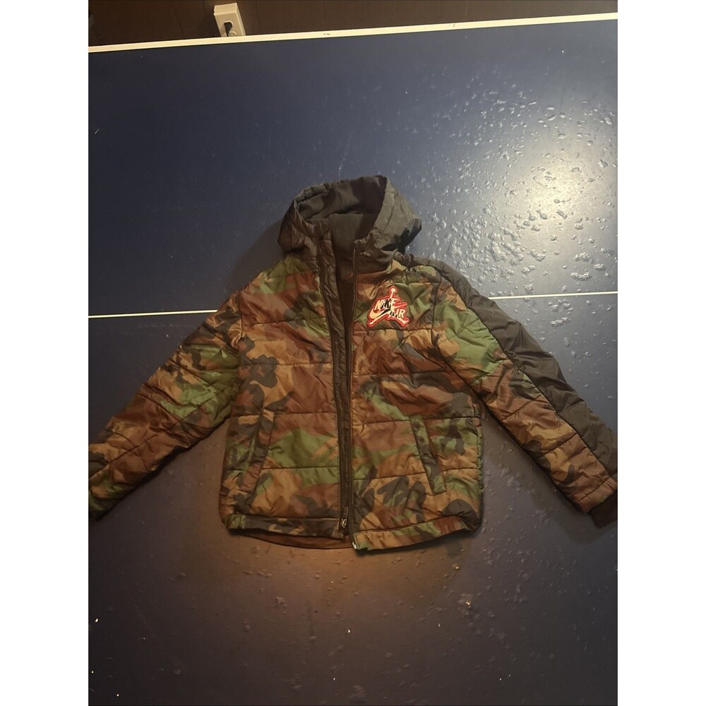 Boys Nike Air Jordan Classic Camouflage Puffer Winter Jacket Size Medium